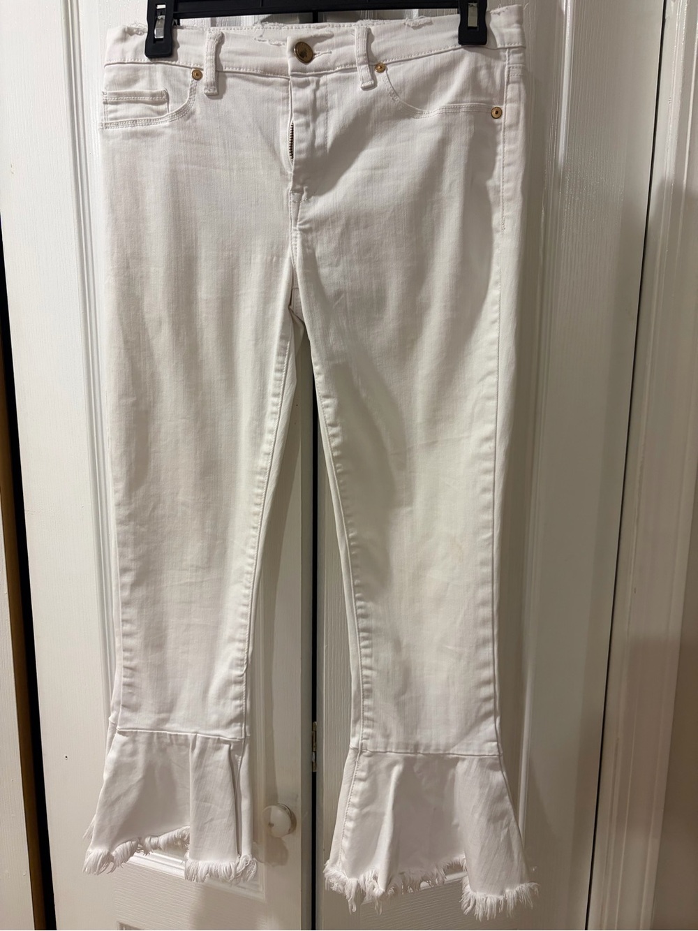 Blank NYC White Ruffle Hem Jeans | Raw Hem Cropped Flare | Size 28 - Picture 6 of 6